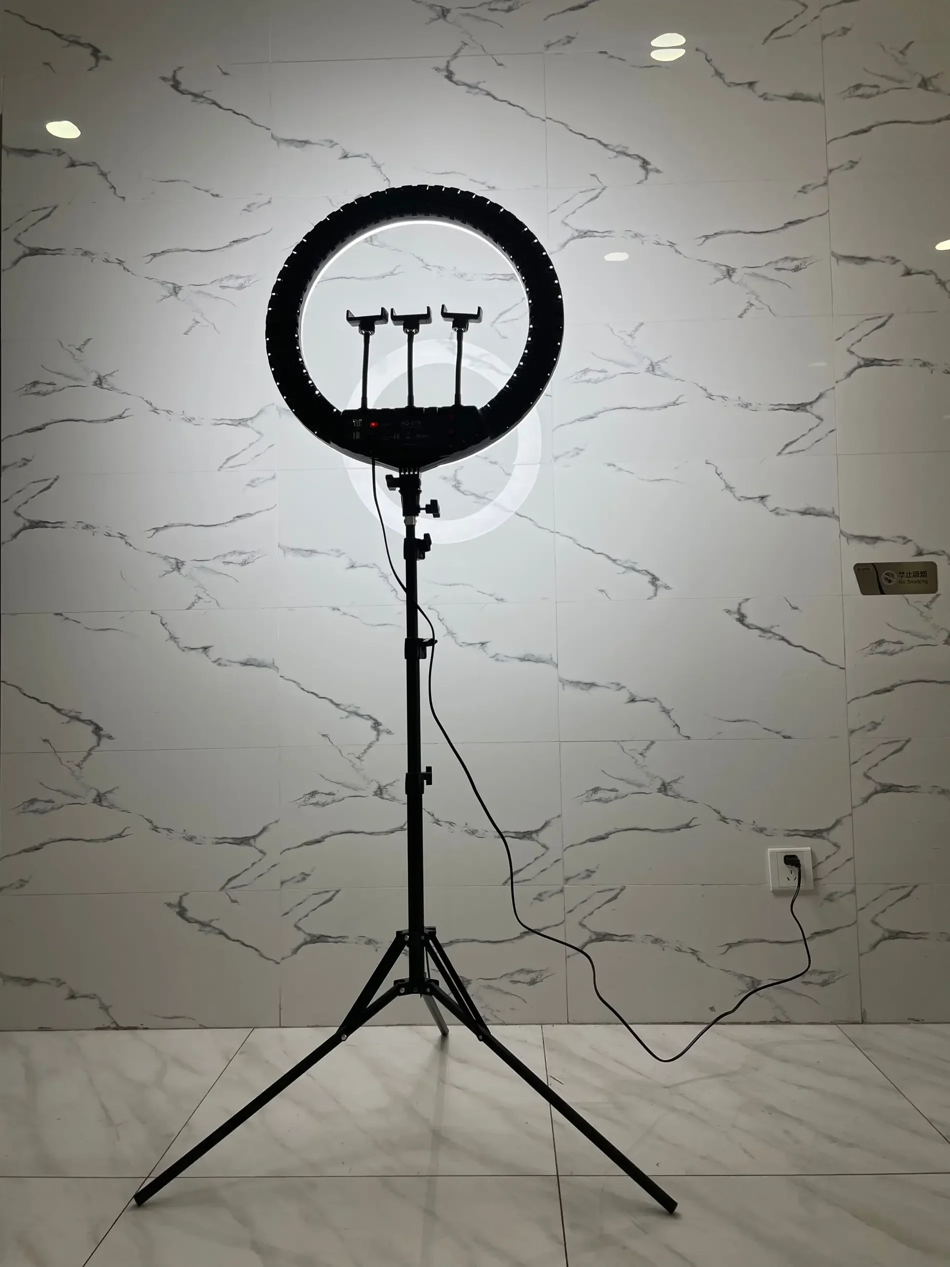 مجموعة إضاءة LED دائرية للتصوي - مراجعة Photography With Lighting وسعره